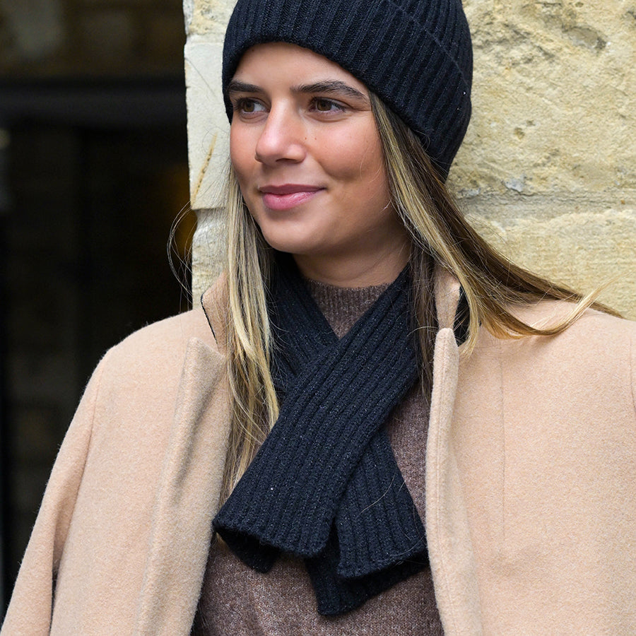 Cable Pull Through Scarf Black