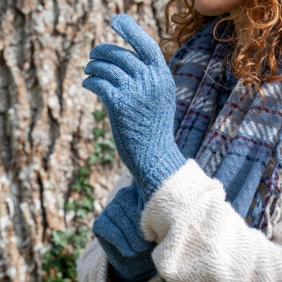 Cable Knit Gloves in Denim Blue