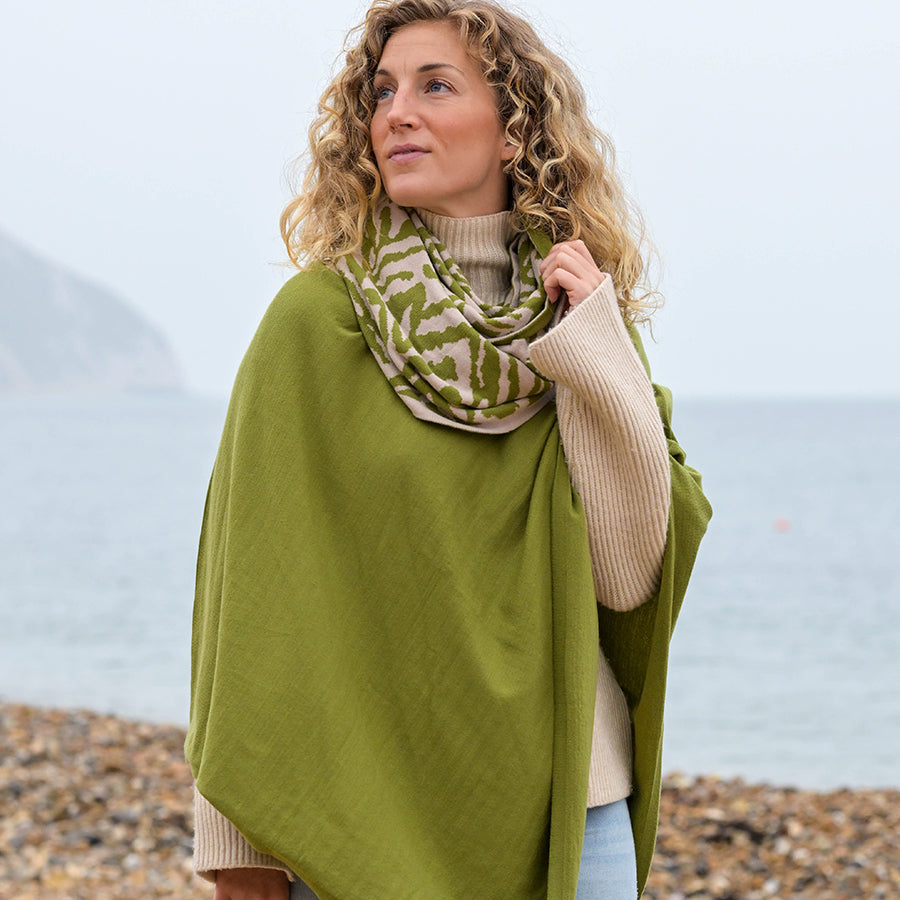 Fine Knitted Recycled Blend Poncho Green