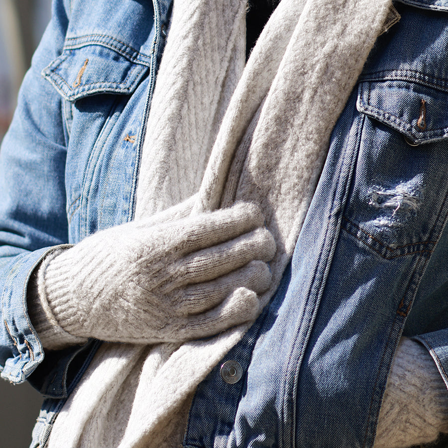 Cable Knit Gloves in Oatmeal
