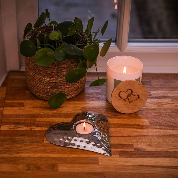 Oak Lidded Candle With Etched Heart Fresh Fennel, Patchouli & Carrot