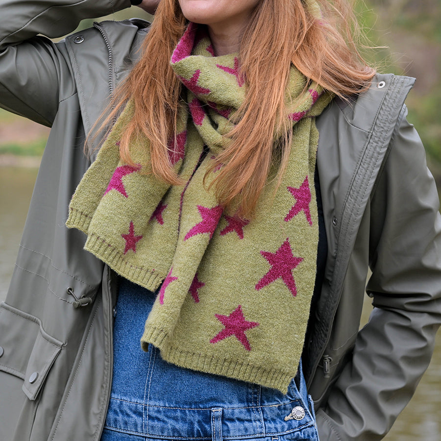 Reversible Star Scarf in Olive & Magenta