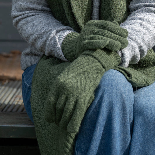Cable Knit Gloves in Moss Green