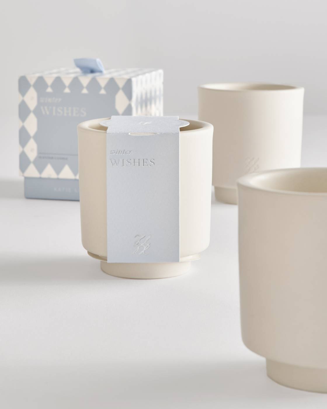 Katie Loxton Ceramic Sentiment Candle ‘Winter Wishes’ Frosted Pine & Cedarwood