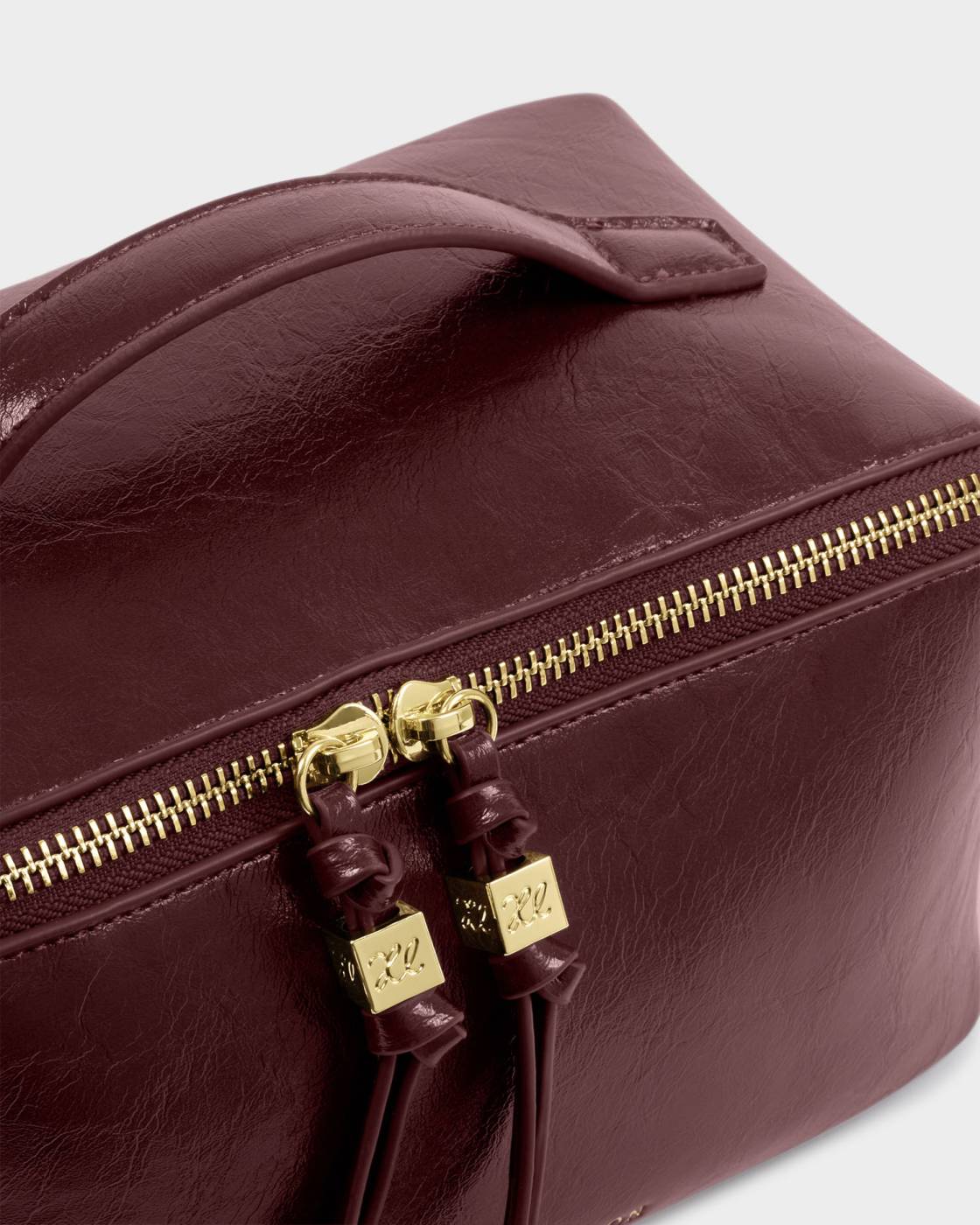 Katie Loxton Soho Medium Makeup & Wash Bag in Cherry