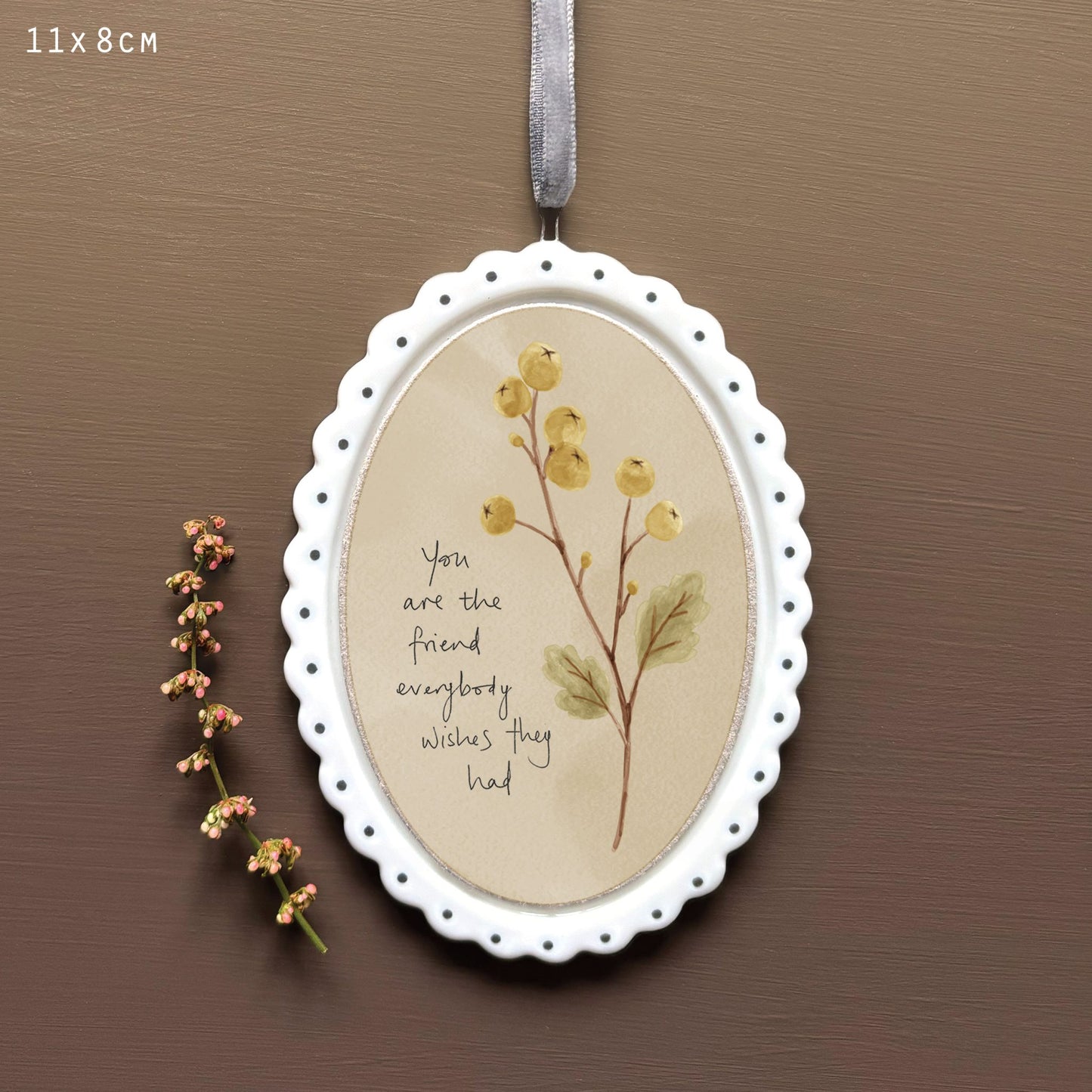 Scallop Oval Frame Friend