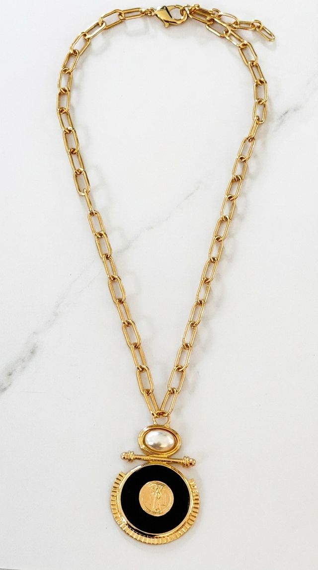 Envy Pendant Necklace Gold