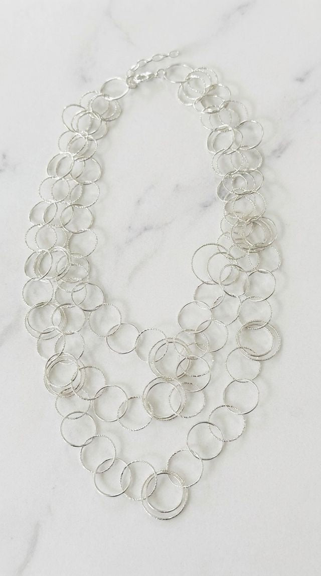 Envy Hammered Circle Link Necklace Silver