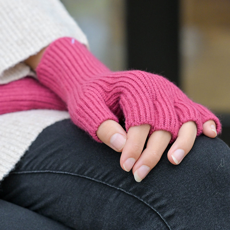 Fine Rib Knit Fingerless Gloves in Rose Pink